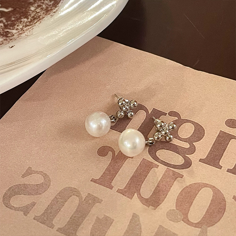 Cross-Shaped Flower Pearl Earrings 十字架小花珍珠耳环