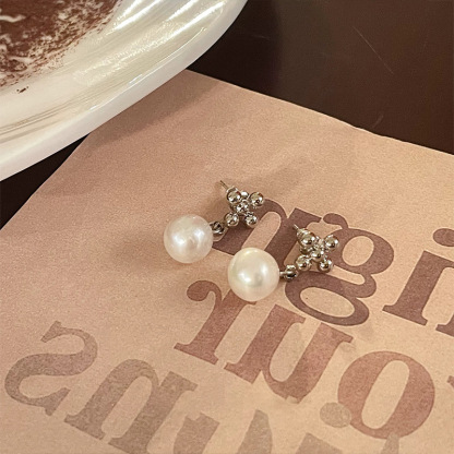 Cross-Shaped Flower Pearl Earrings 十字架小花珍珠耳环