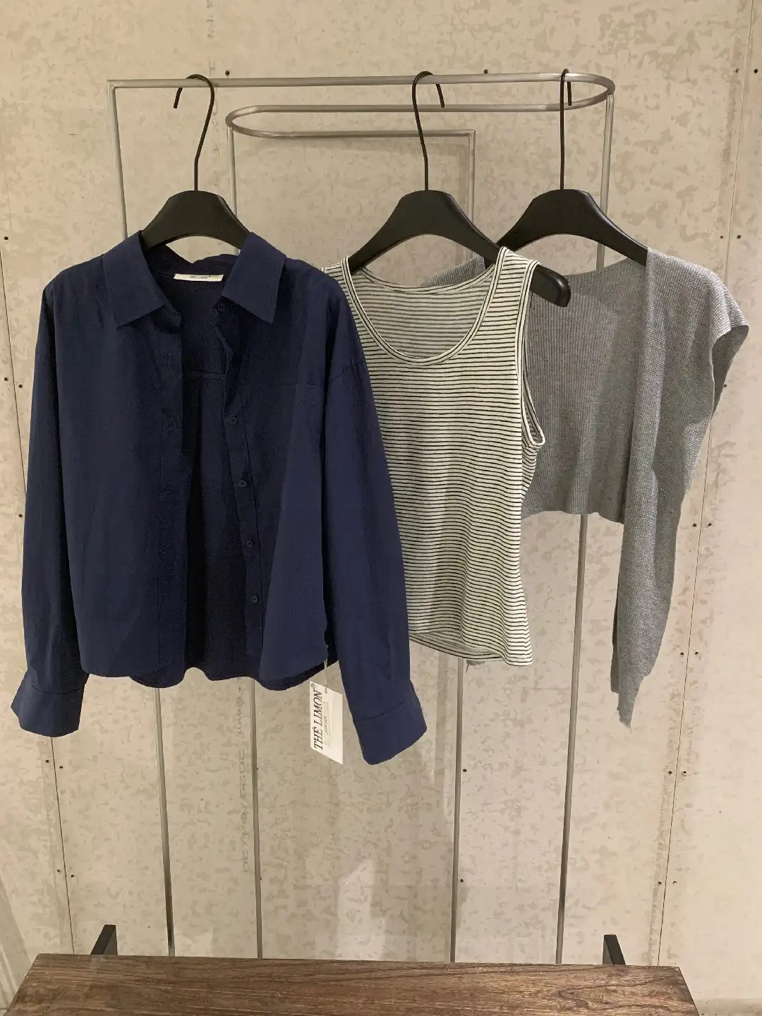  RINA Striped Layered 3-Piece Set 高街韩女！纯色衬衫+条纹背心+披肩三件套*4 Colors