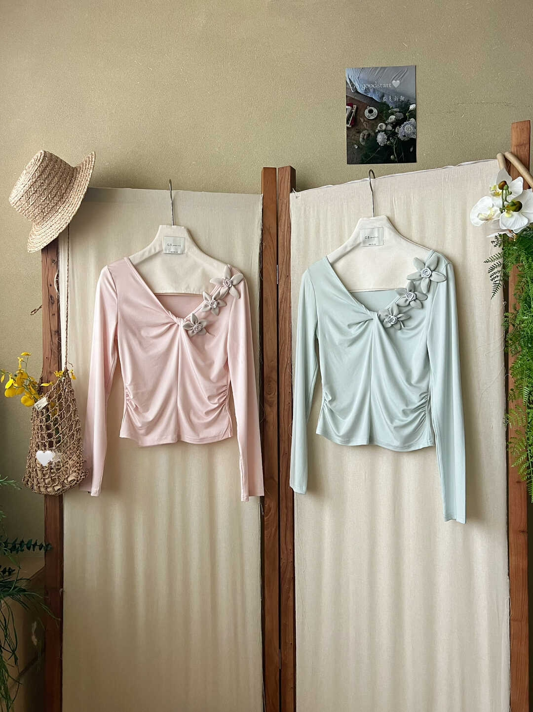 Roselle 3D Flower V-Neck Top 一眼沦陷! 别致又浪漫✦法式气质立体花朵V领上衣*3 Colors