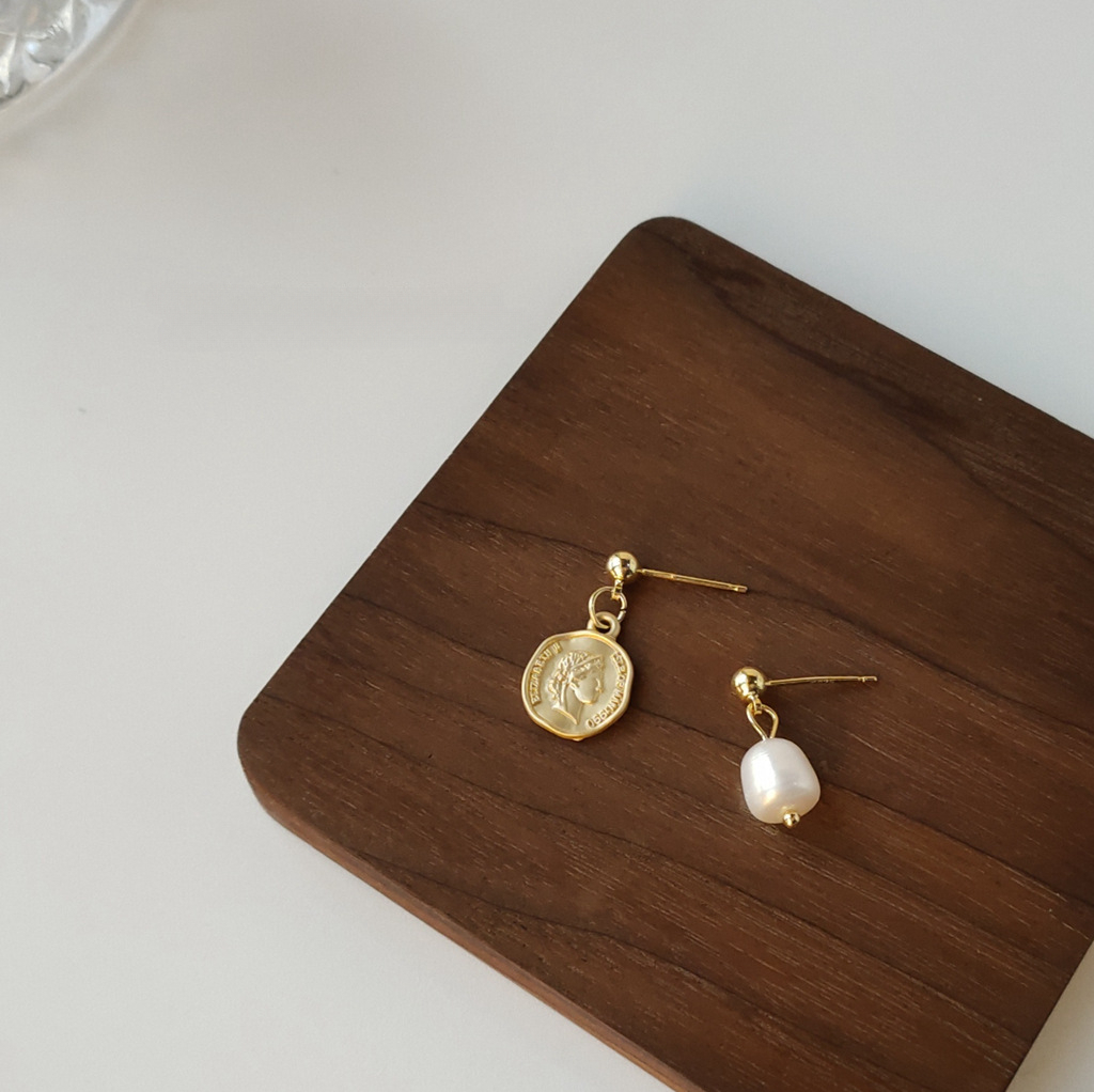 Asymmetric Baroque Pearl Earrings 不对称淡水珍珠巴洛克耳饰 