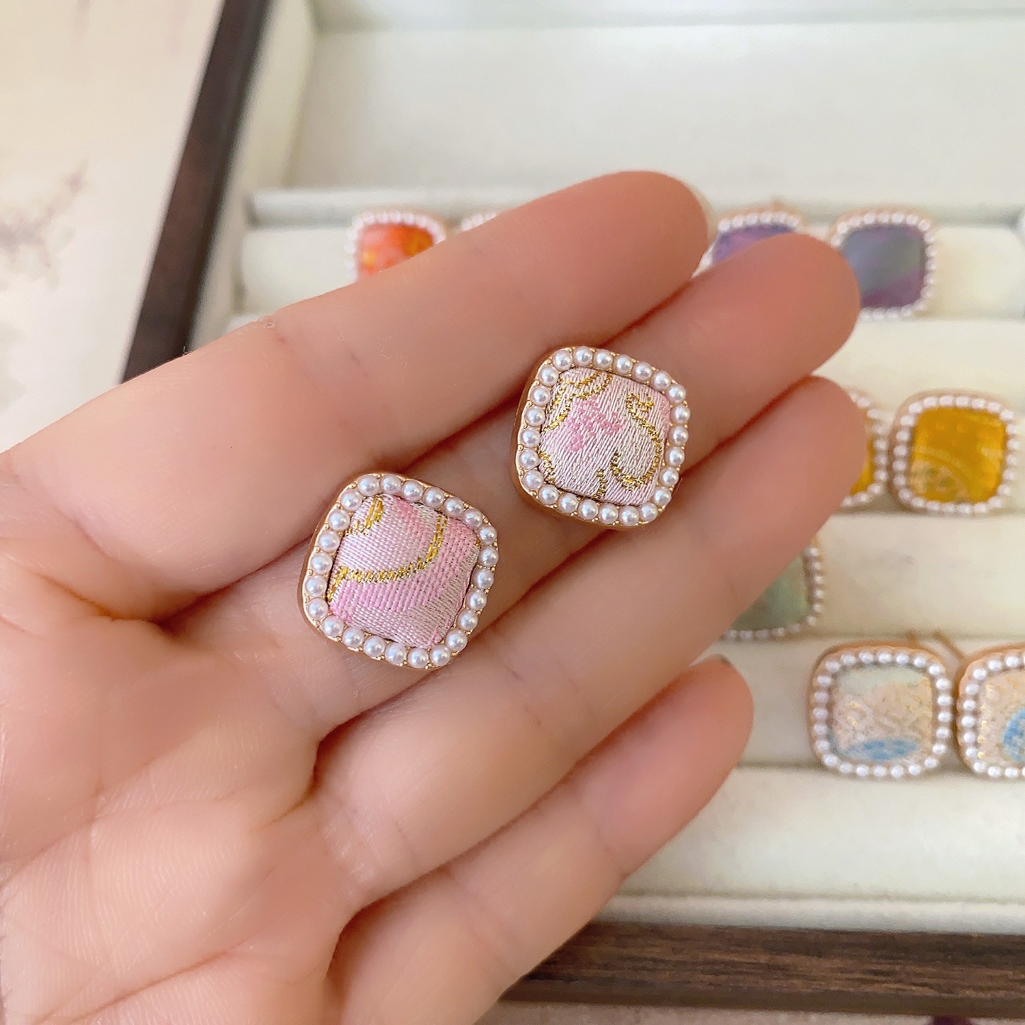 Square Song Brocade Pearl-Trim Earrings 方形宋锦珍珠滚边耳环* 8 Colors