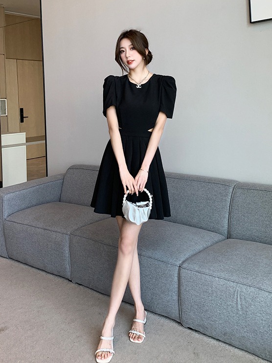 Chic Puff Sleeve Cut-Out Pleated Dress 御姐风露腰泡泡袖百褶裙*2Colors