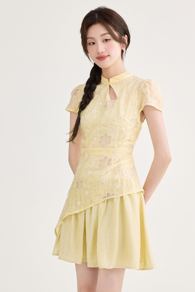 黄色新中式假两件连衣裙 Summer New Chinese Style Embroidered Fake Two-Piece Improved Cheongsam Dress for Women with Stand Collar and Button, Irregular Short Skirt for Petite Figures