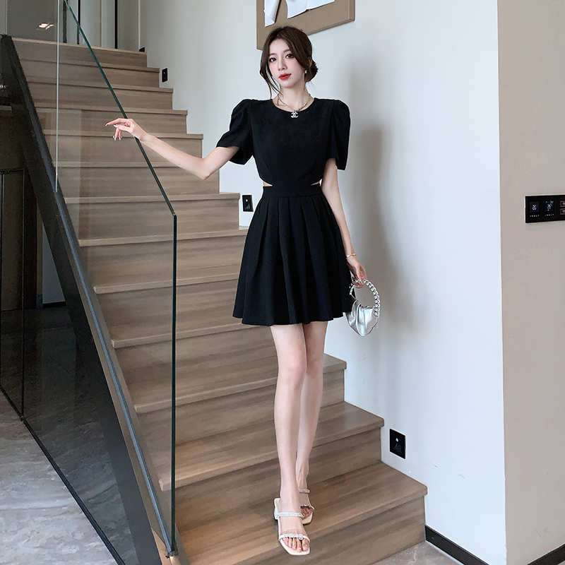 Chic Puff Sleeve Cut-Out Pleated Dress 御姐风露腰泡泡袖百褶裙*2Colors