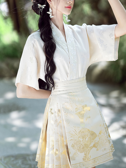 Gilded Petals Horse-face skirt Set 华美金色提花斜襟上衣 + 短款马面裙