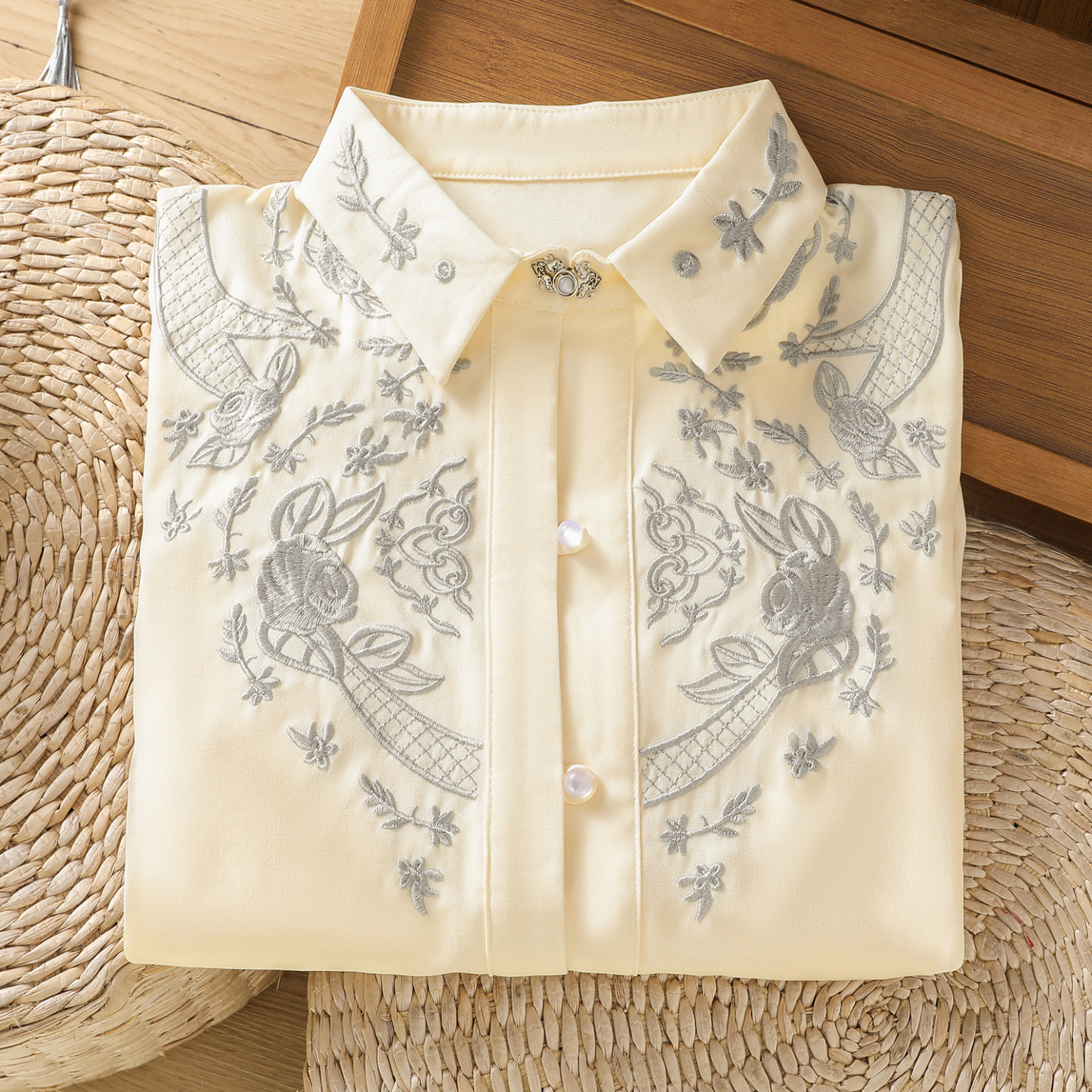 Classic Embroidery Long Sleeve Top 绣花长袖衬衫
