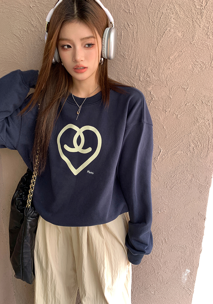 Retro Heart Emblem Sweatshirt 美式爱心印花卫衣 *2Colors