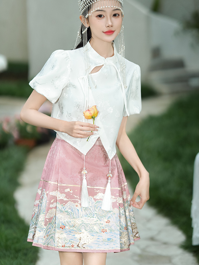 Golden Bloom Two-Piece Set斜襟提花上衣+织金刺绣马面短裙