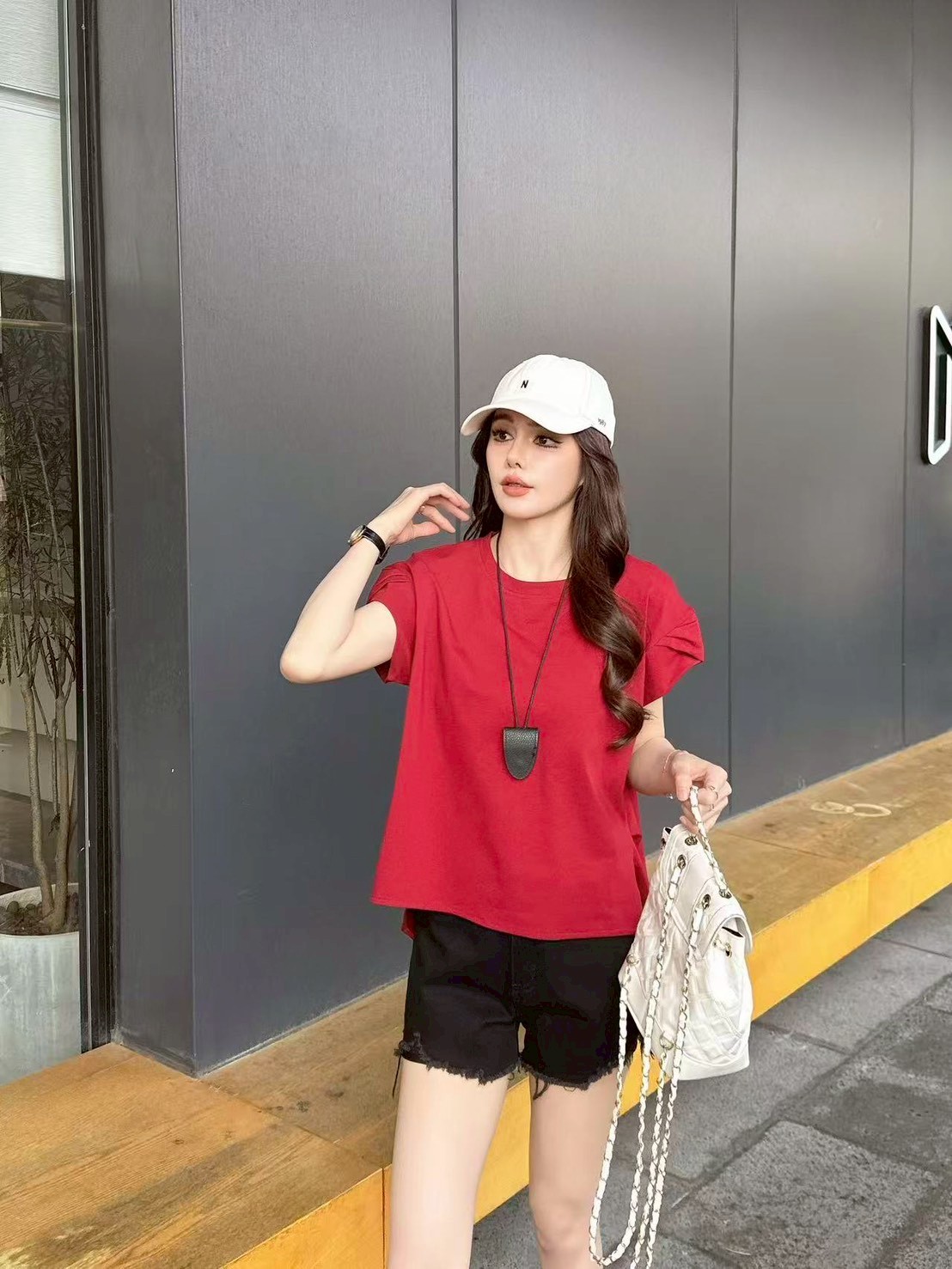 Puff-sleeve solid color top