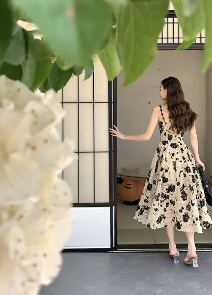 Real Shot 2022 Summer New Hepburn Style Retro Minority Backless Print Dress Female Sexy Halter Skirt Fashion赫本风露背印花连衣裙