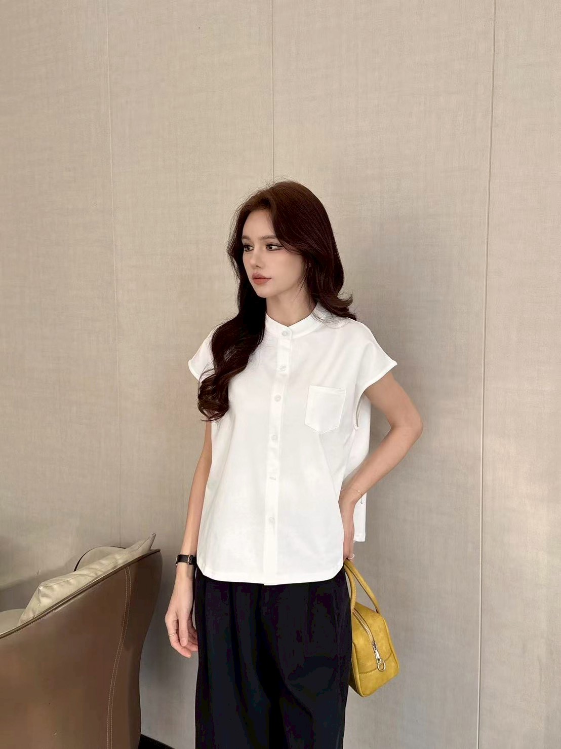 Small stand-up collar buttoned top