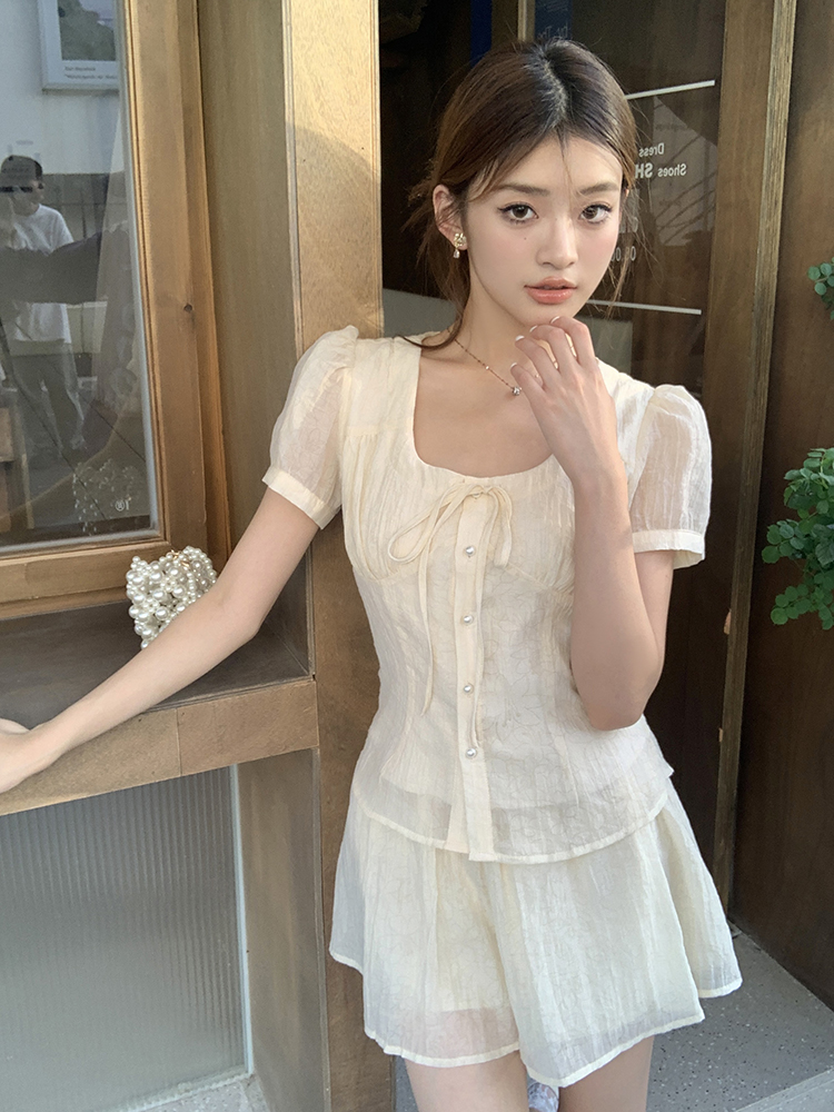 法式方领肌理感套装 French-style square-neck short-sleeve shirt