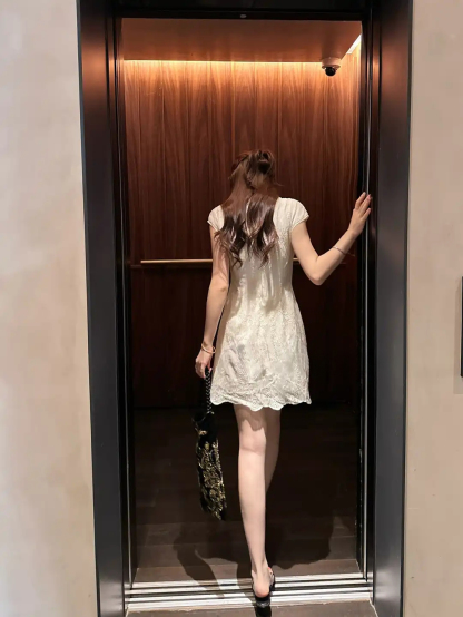 杏色重工绣花新中式旗袍