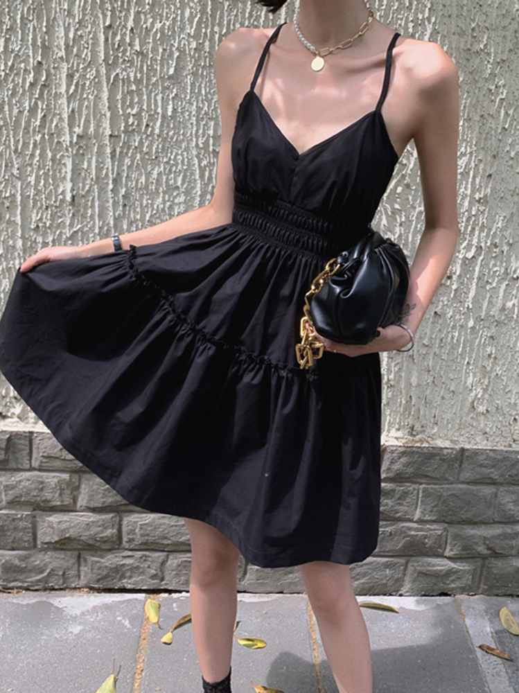 Black Strap Dress Sexy V-neck Waist-Cinching Puffy Big Hem Little Black Dress 黑色吊带连衣裙