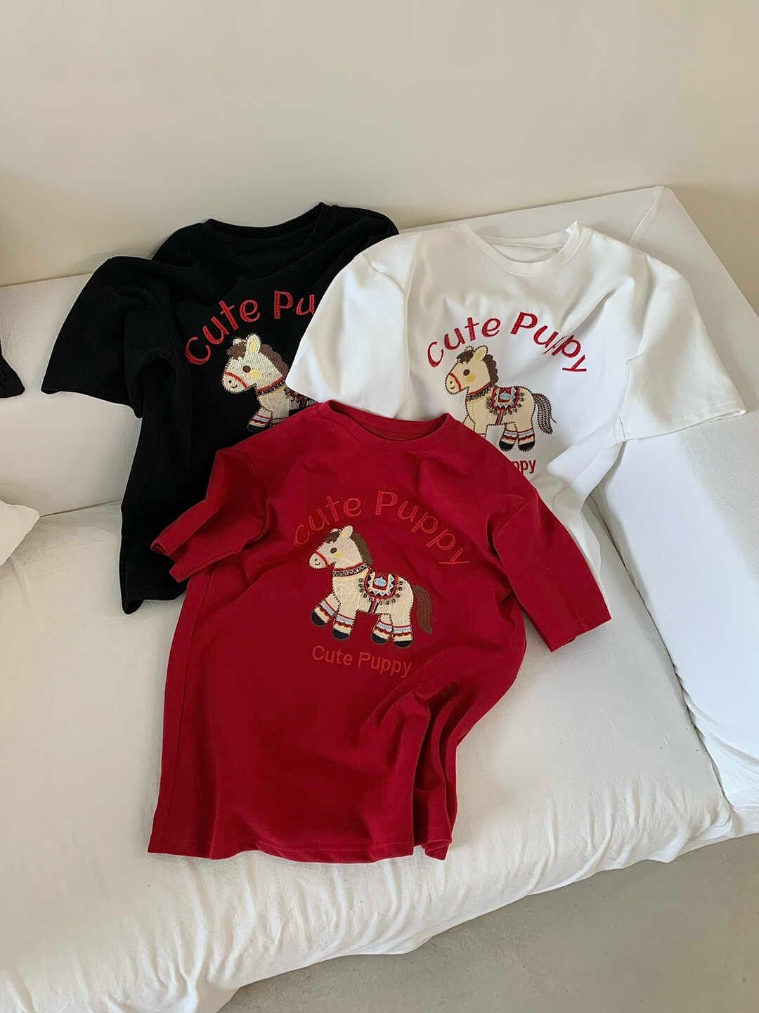 Loose T-shirt with Pony Embroidery and Rhinestones