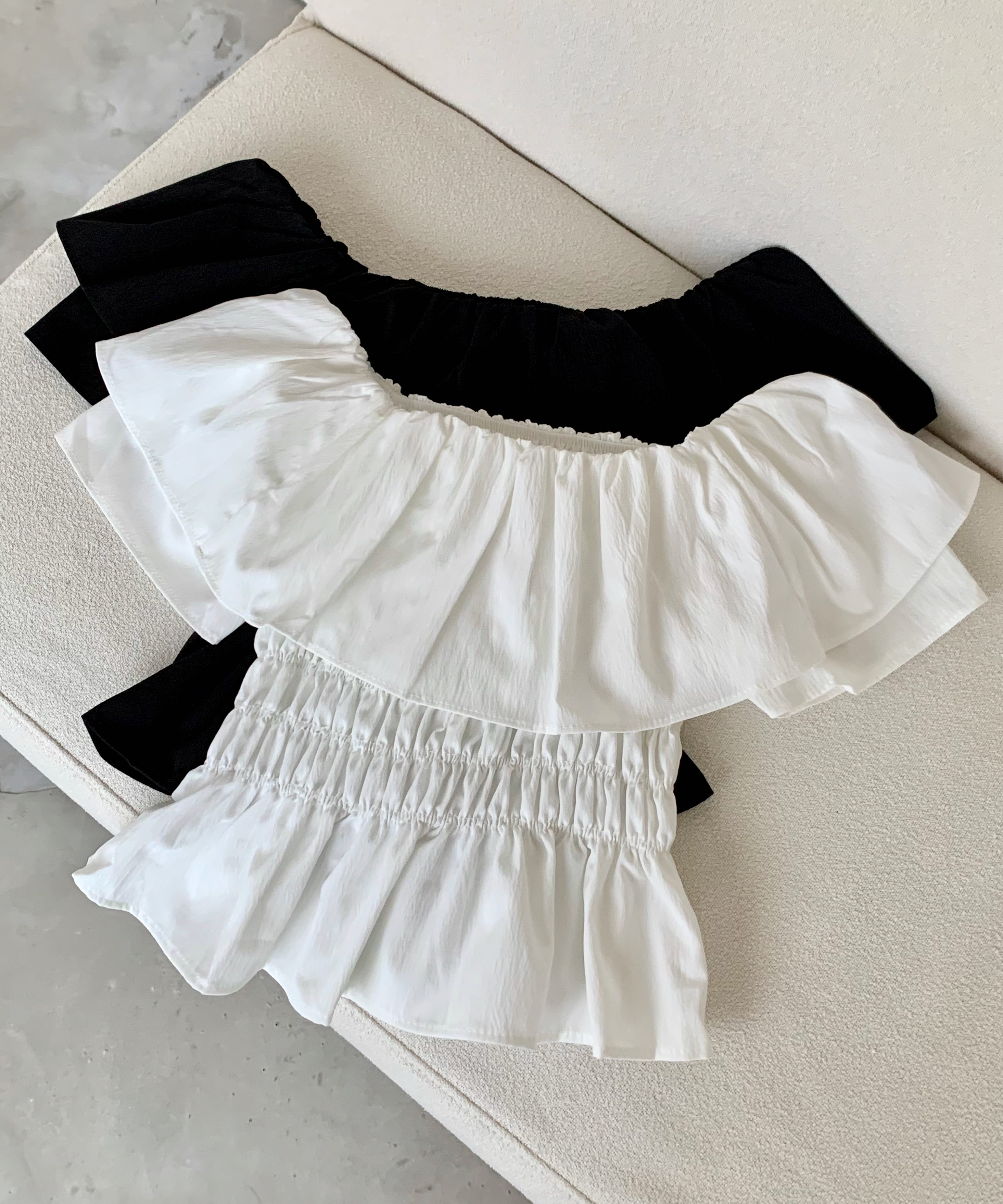 Off-Shoulder Ruffled Top荷叶边一字领收腰上衣*2 Colors
