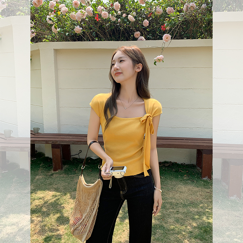 Ribbon Grace Square Tee 飘带设计方领T恤