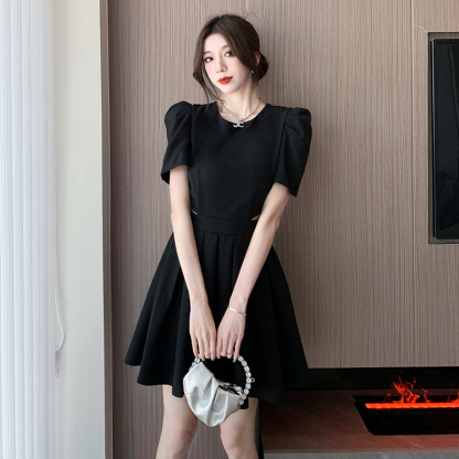 Chic Puff Sleeve Cut-Out Pleated Dress 御姐风露腰泡泡袖百褶裙*2Colors