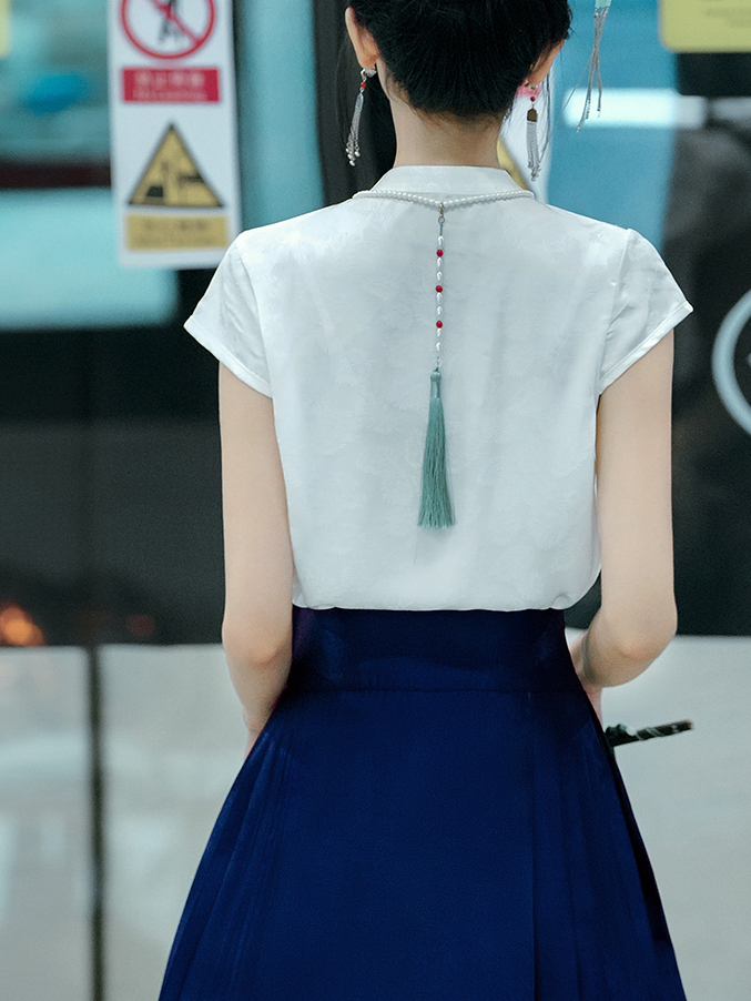 Blue Stand-Collar Top & Embroidered Horse-face skirt 立领提花盘扣上衣+刺绣织金马面裙
