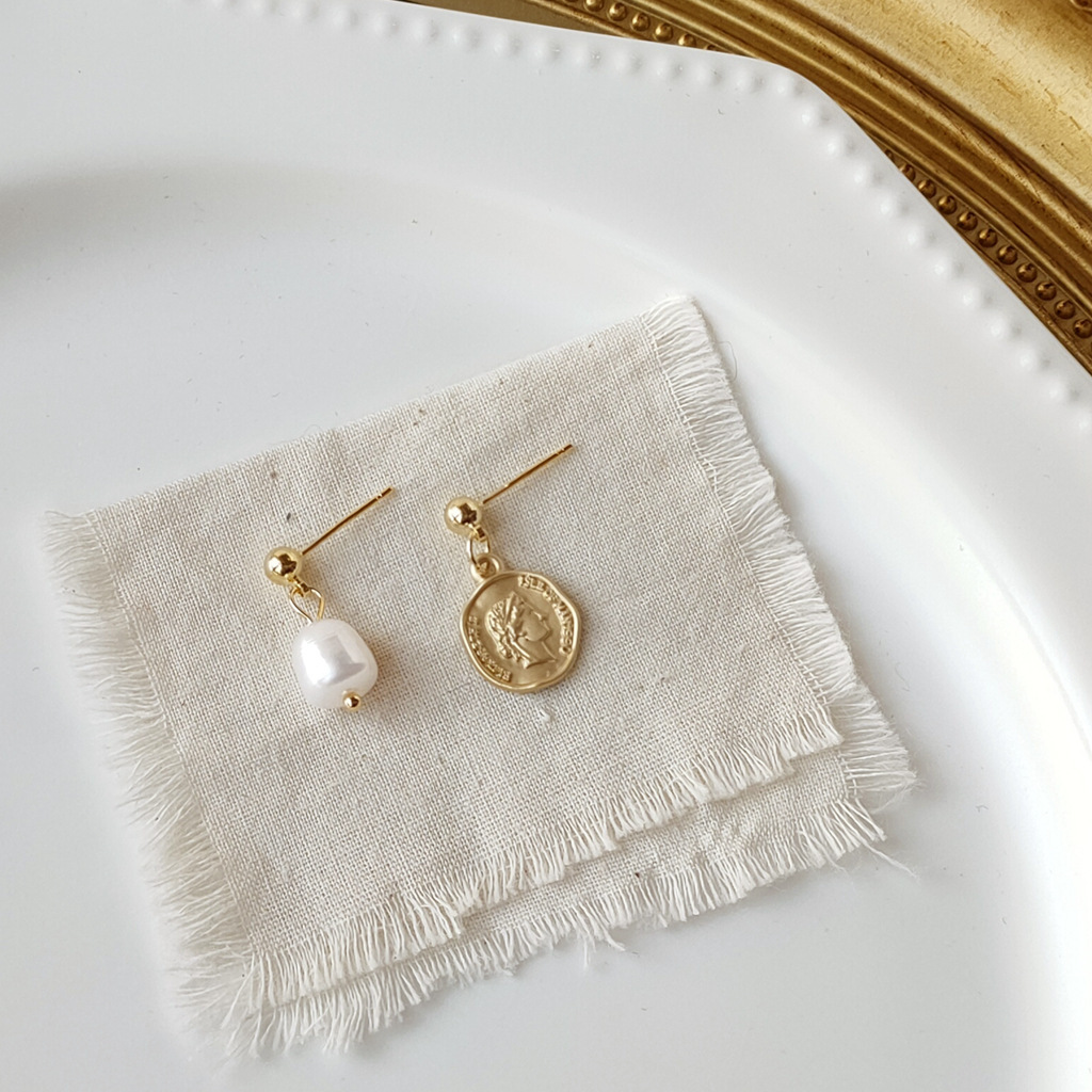 Asymmetric Baroque Pearl Earrings 不对称淡水珍珠巴洛克耳饰