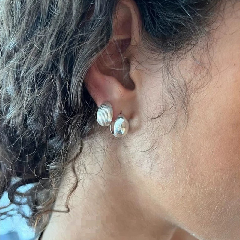 Shell-Texture Hoop Earrings 贝壳纹路素圈耳环*2 Colors