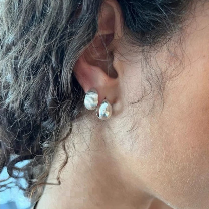 Shell-Texture Hoop Earrings 贝壳纹路素圈耳环*2 Colors