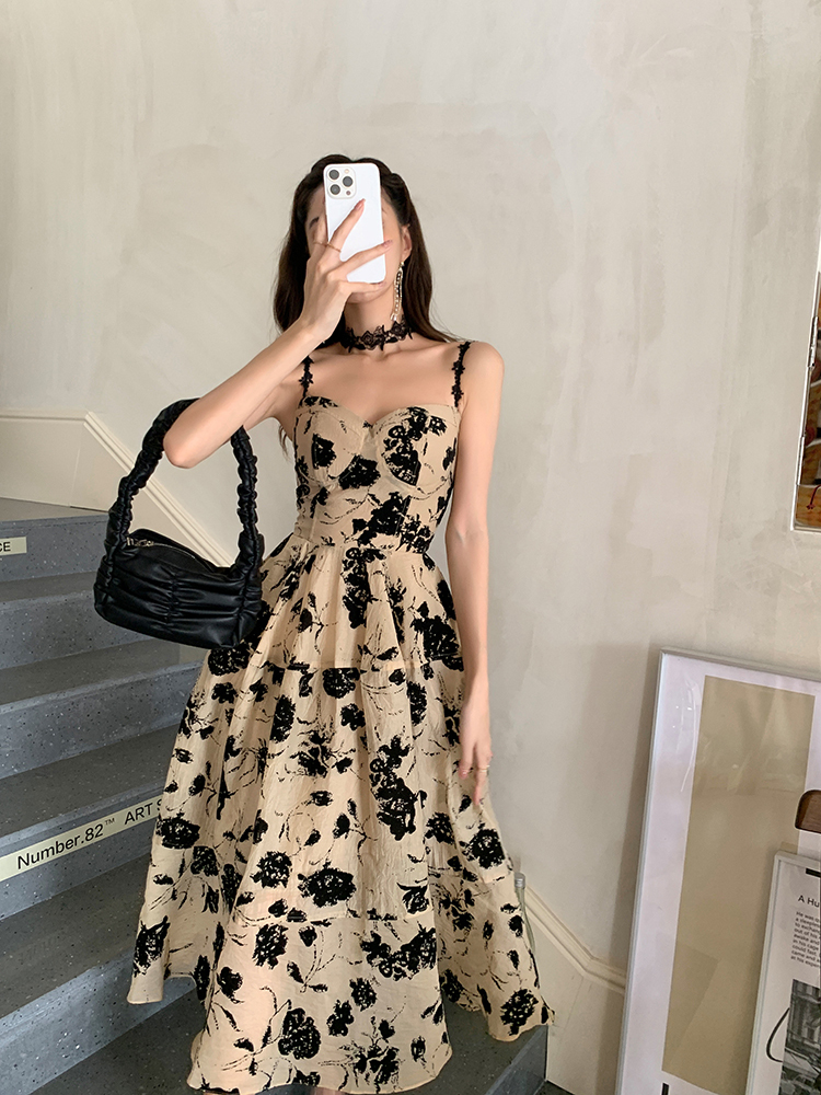 Real Shot 2022 Summer New Hepburn Style Retro Minority Backless Print Dress Female Sexy Halter Skirt Fashion赫本风露背印花连衣裙