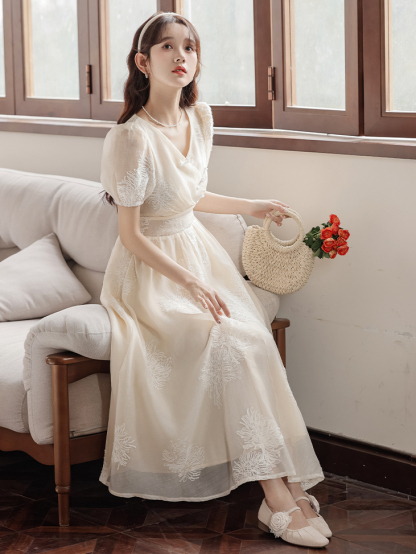 Beautiful Cheongsam Improved Young Girls' Retro New Chinese Style National Style Dress Fairy Dress 40 杏色绣花中式连衣裙