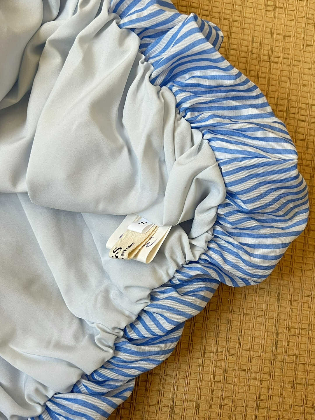 Elowrose 3D Blossom Off-Shoulder Striped Top 被追着问~浪漫立体花朵斜肩度假风条纹上衣*2 Colors