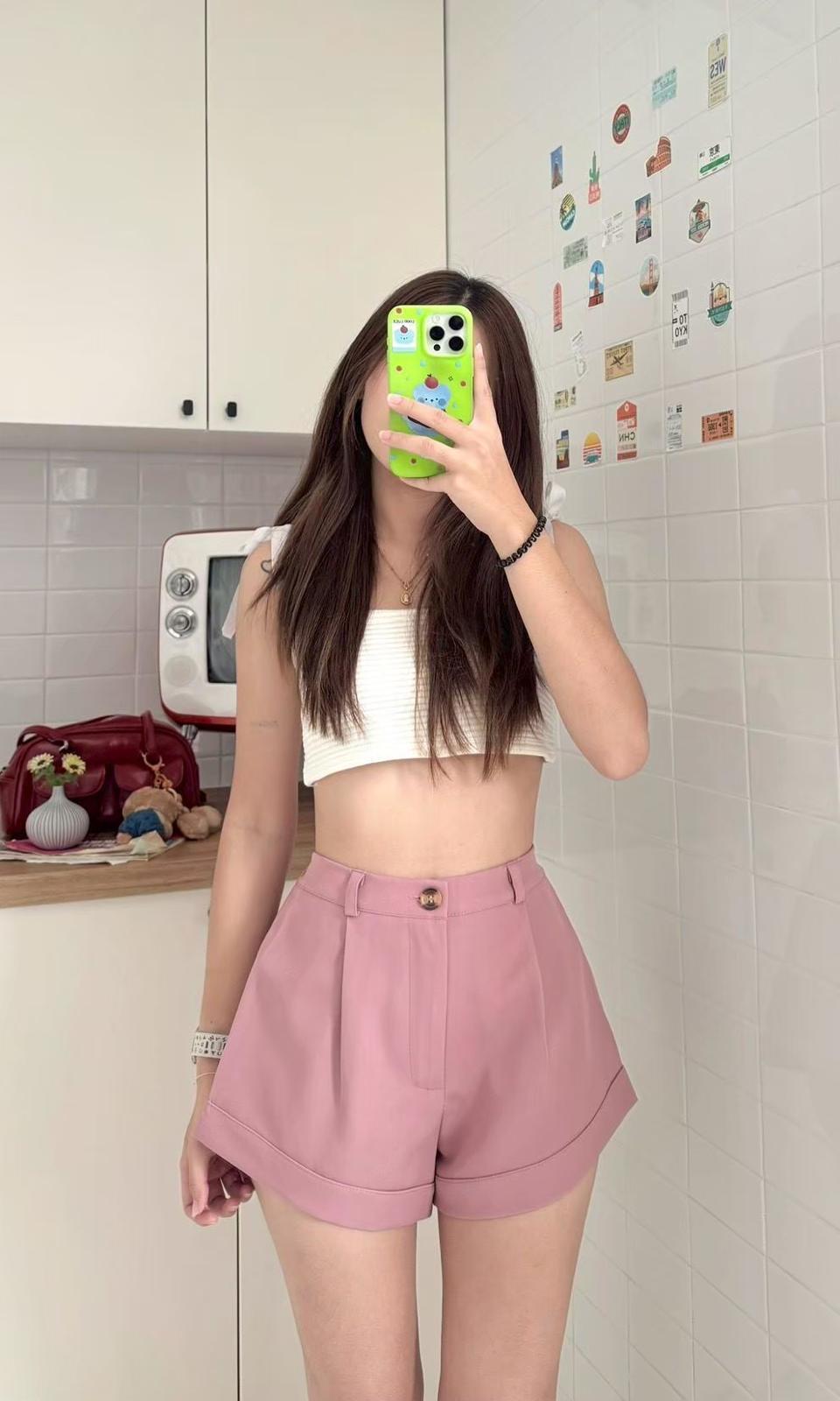 Slimming micro-arc rolled hem shorts