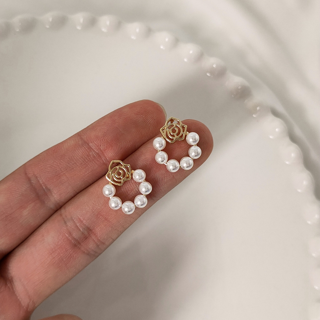 Rose Pearl Stud Earrings 镂空立体玫瑰花珍珠耳钉