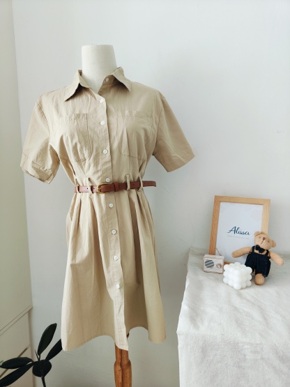 卡其色连身裙~送腰带~Size S 腰围可以到80cm