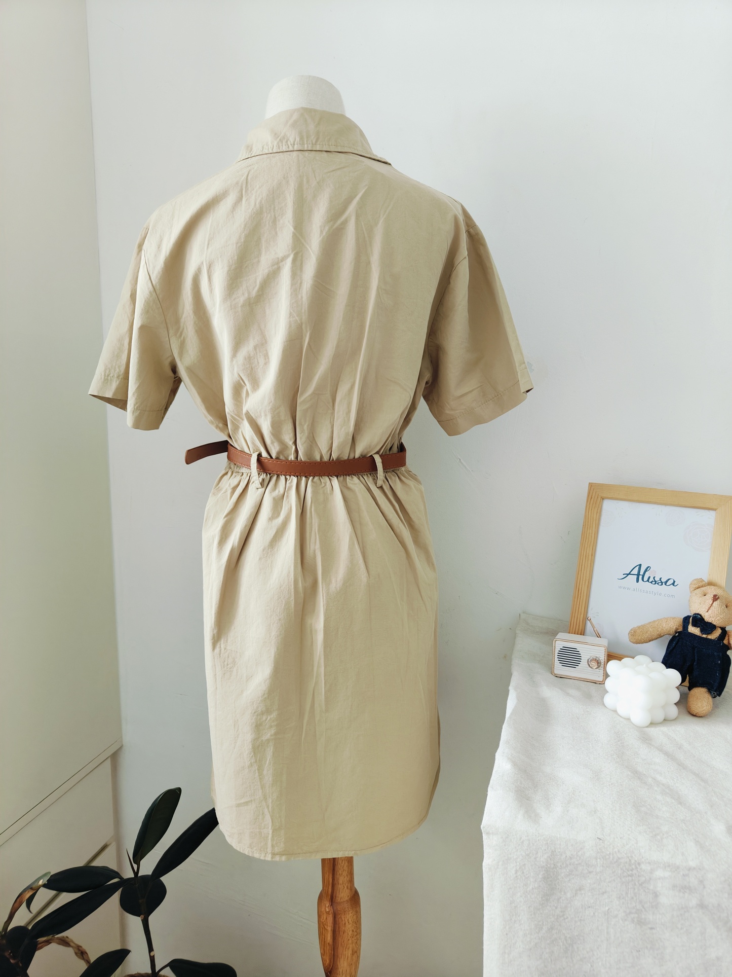 卡其色连身裙~送腰带~Size S 腰围可以到80cm