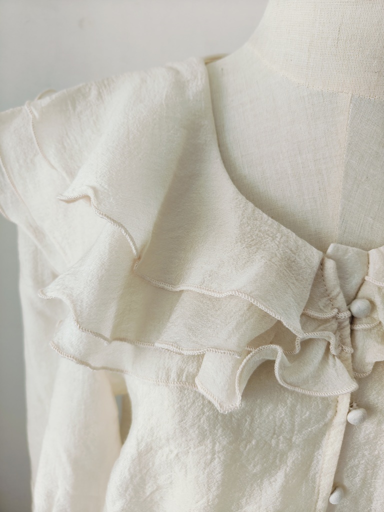 Lovely Ruffled Neck Flare Sleeve Top 温柔小女人~甜美韩系荷叶领喇叭袖上衣*3色