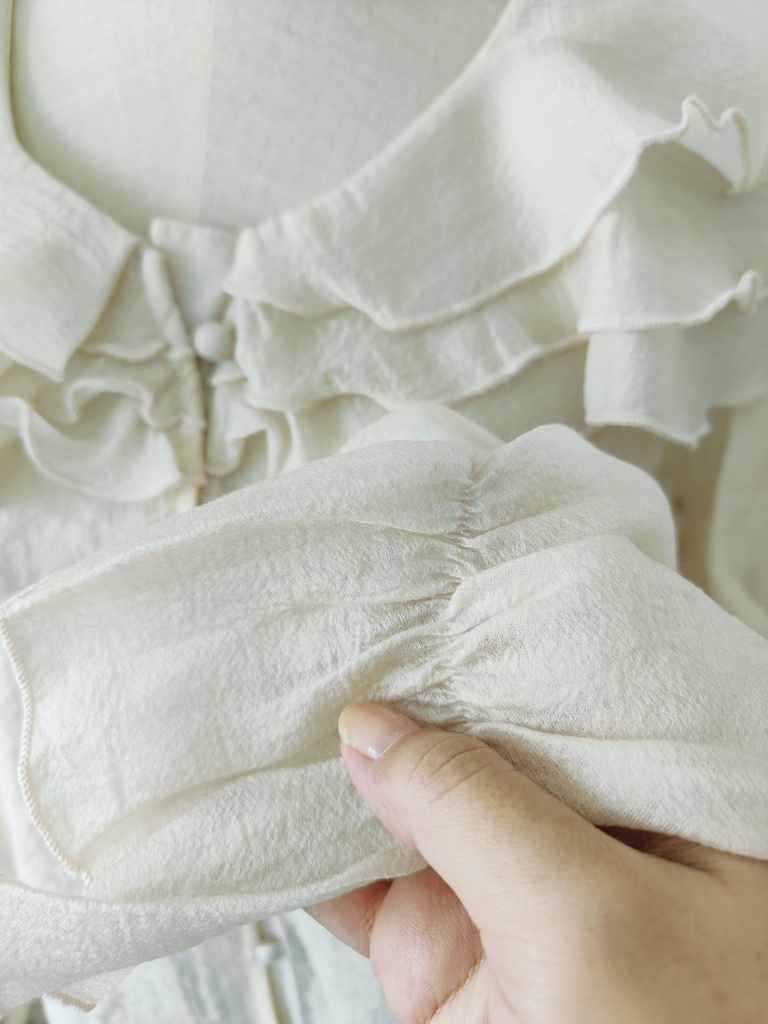 Lovely Ruffled Neck Flare Sleeve Top 温柔小女人~甜美韩系荷叶领喇叭袖上衣*3色