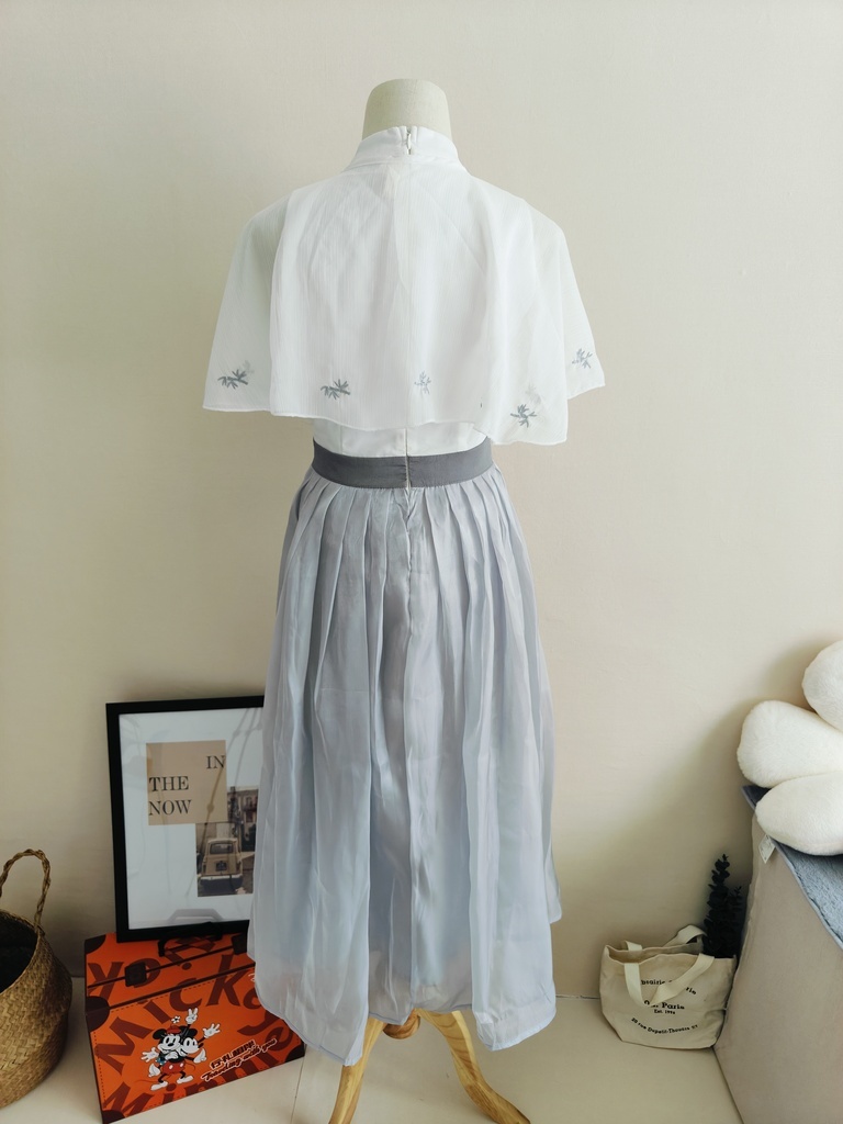 Celia Embroidered Dress with Shawl ✱大码✱汉元素绣花连衣裙+小披肩两件套