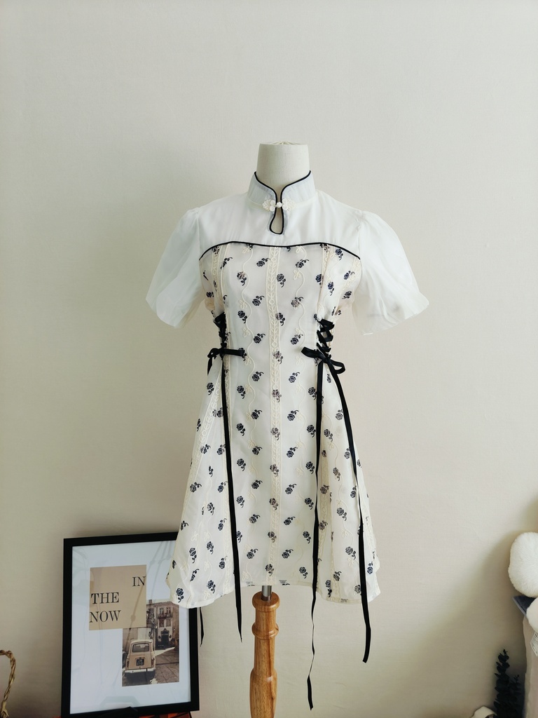 盘扣立领泡泡袖连衣裙 M Size 