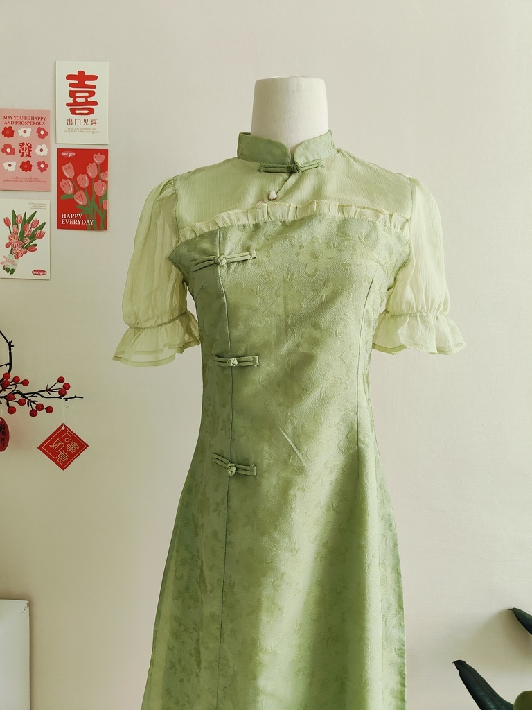 Jade Green Textured Jacquard Cheongsam 翡翠绿肌理提花改良旗袍