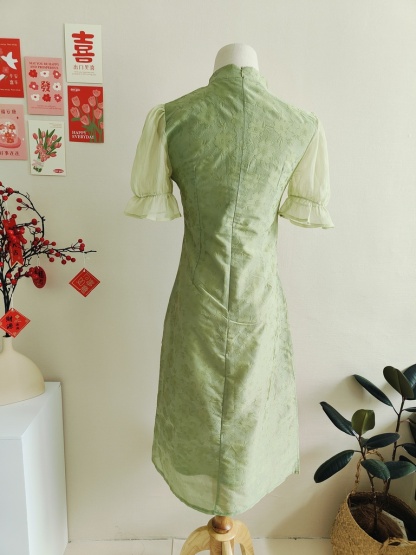 Jade Green Textured Jacquard Cheongsam 翡翠绿肌理提花改良旗袍