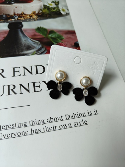 Velvet Bow Pearl Earrings 植绒蝴蝶结珍珠耳环*2色