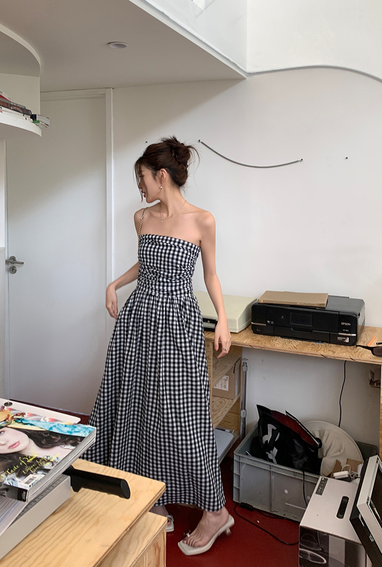 Real shot of the new 2025 spring-summer black, white, and blue plaid off-shoulder strapless design long elegant dress for women
