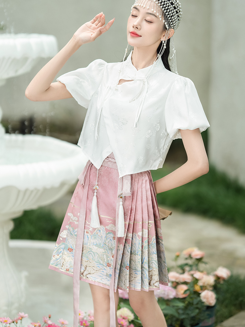 Golden Bloom Two-Piece Set斜襟提花上衣+织金刺绣马面短裙