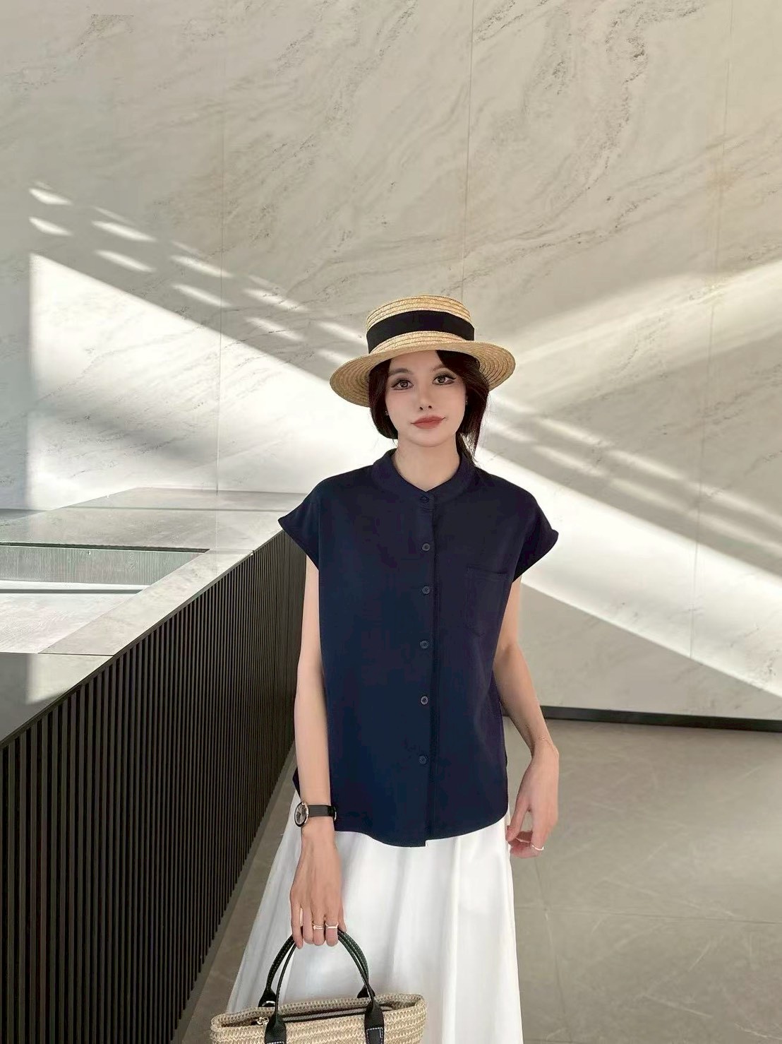 Small stand-up collar buttoned top