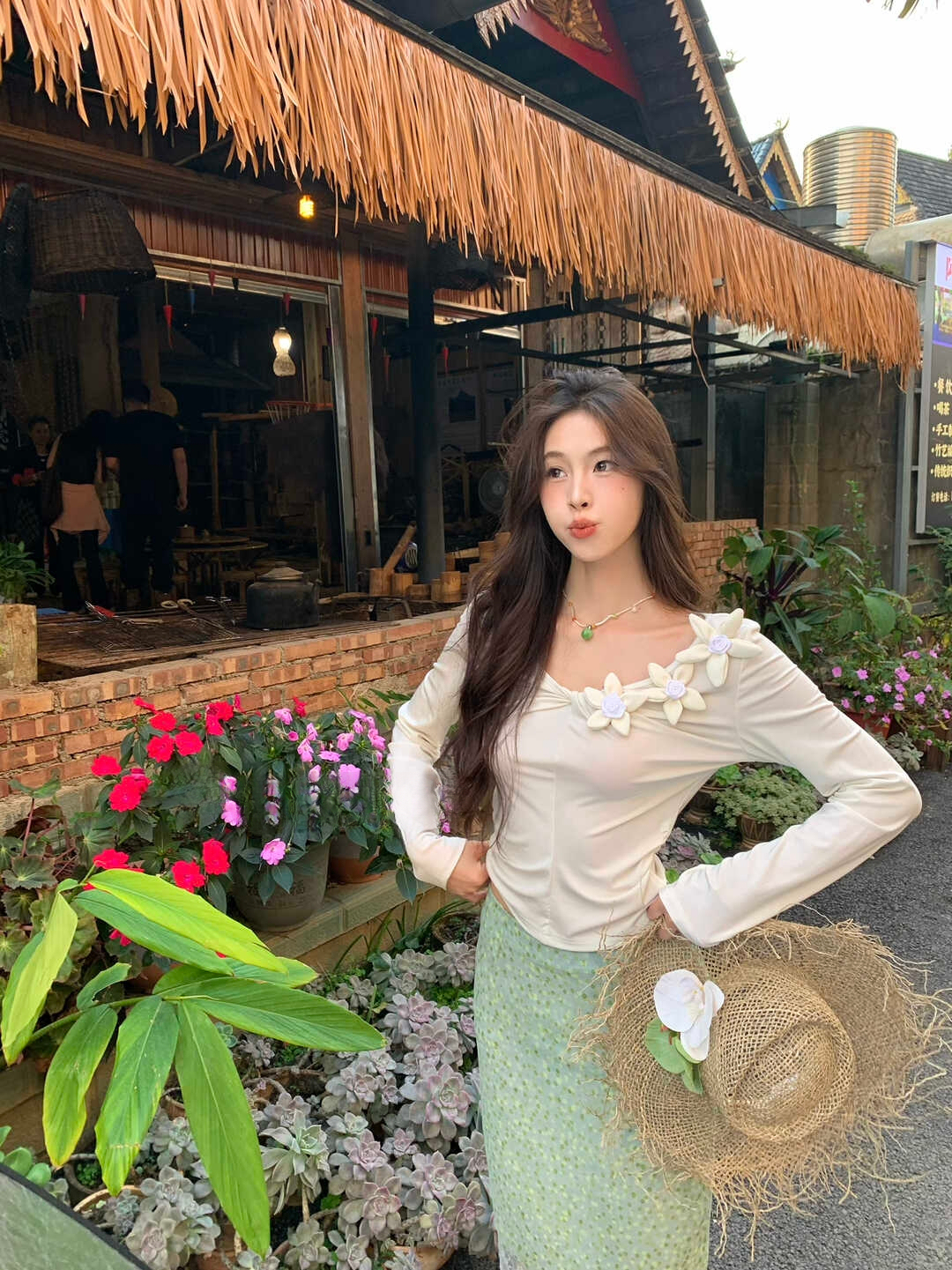 Roselle 3D Flower V-Neck Top 一眼沦陷! 别致又浪漫✦法式气质立体花朵V领上衣*3 Colors