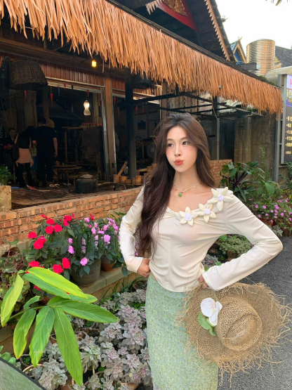 Roselle 3D Flower V-Neck Top 一眼沦陷! 别致又浪漫✦法式气质立体花朵V领上衣*3 Colors