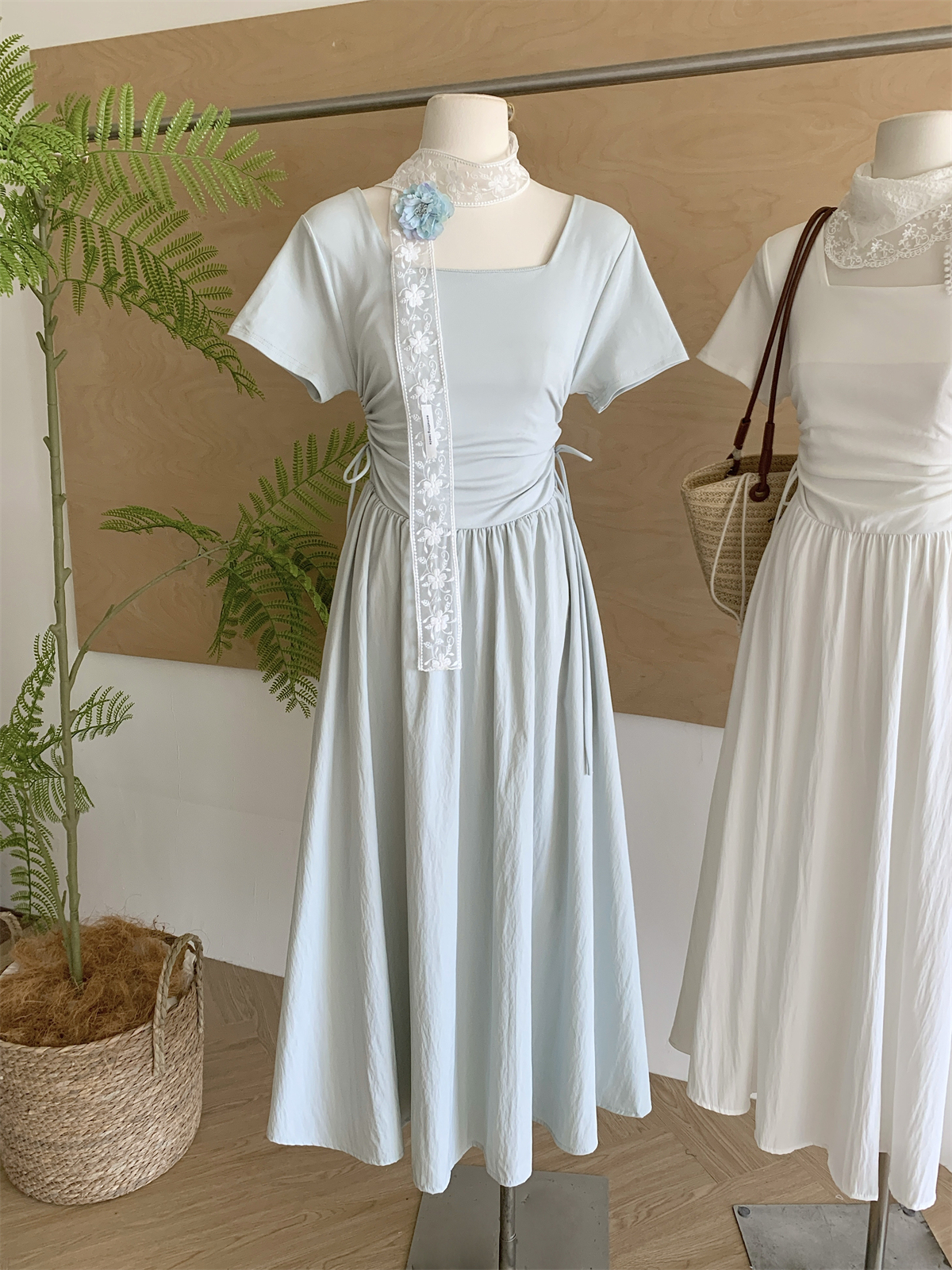 镂空方领长款连衣裙