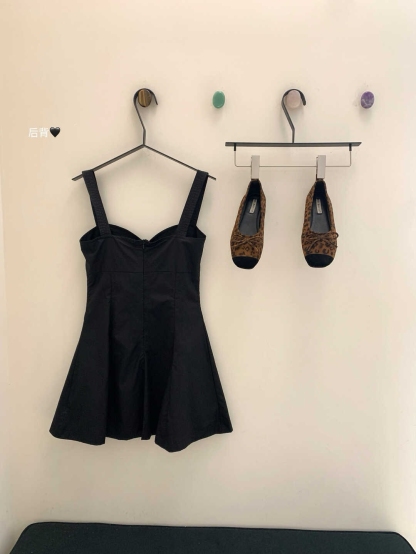 Minimalist Waist-Cinching Strap Jumpsuit 极简收腰吊带连身裙*2Colors