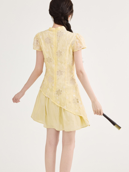 黄色新中式假两件连衣裙 Summer New Chinese Style Embroidered Fake Two-Piece Improved Cheongsam Dress for Women with Stand Collar and Button, Irregular Short Skirt for Petite Figures