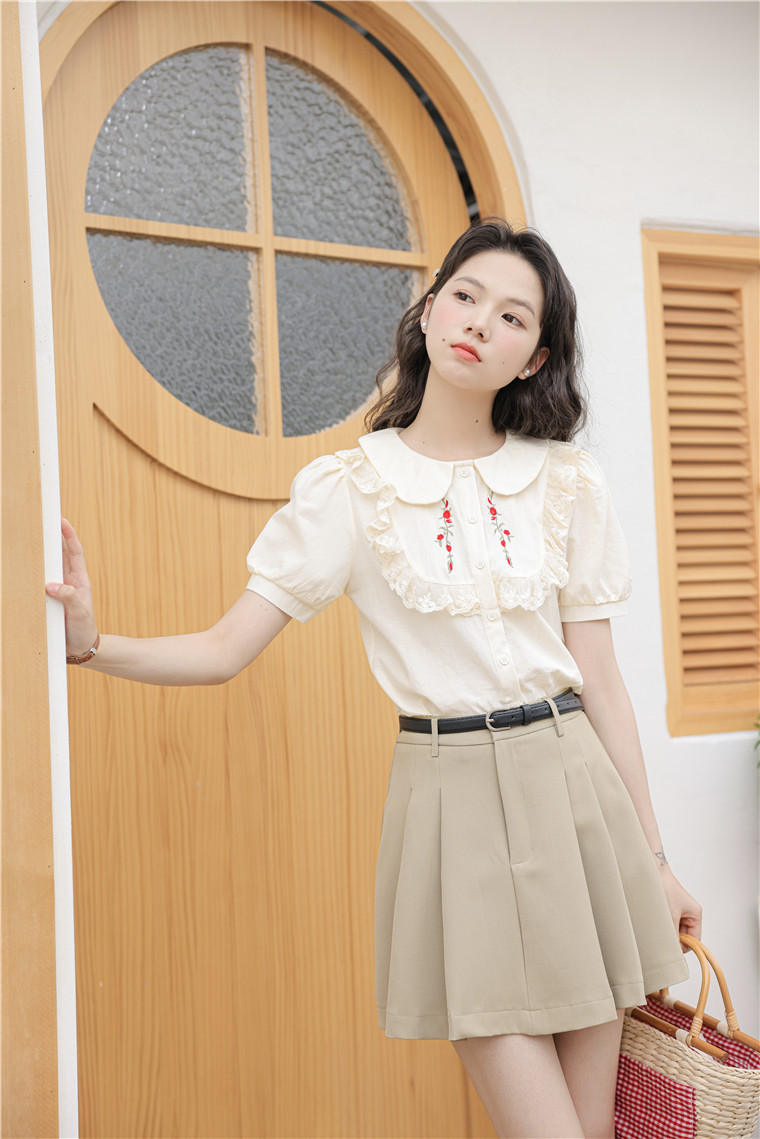 Retro Embroidered Doll Collar Shirt 复古绣花娃娃领衬衫